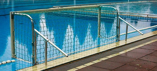 Coppia di reti bianche per le porte della pallanuoto