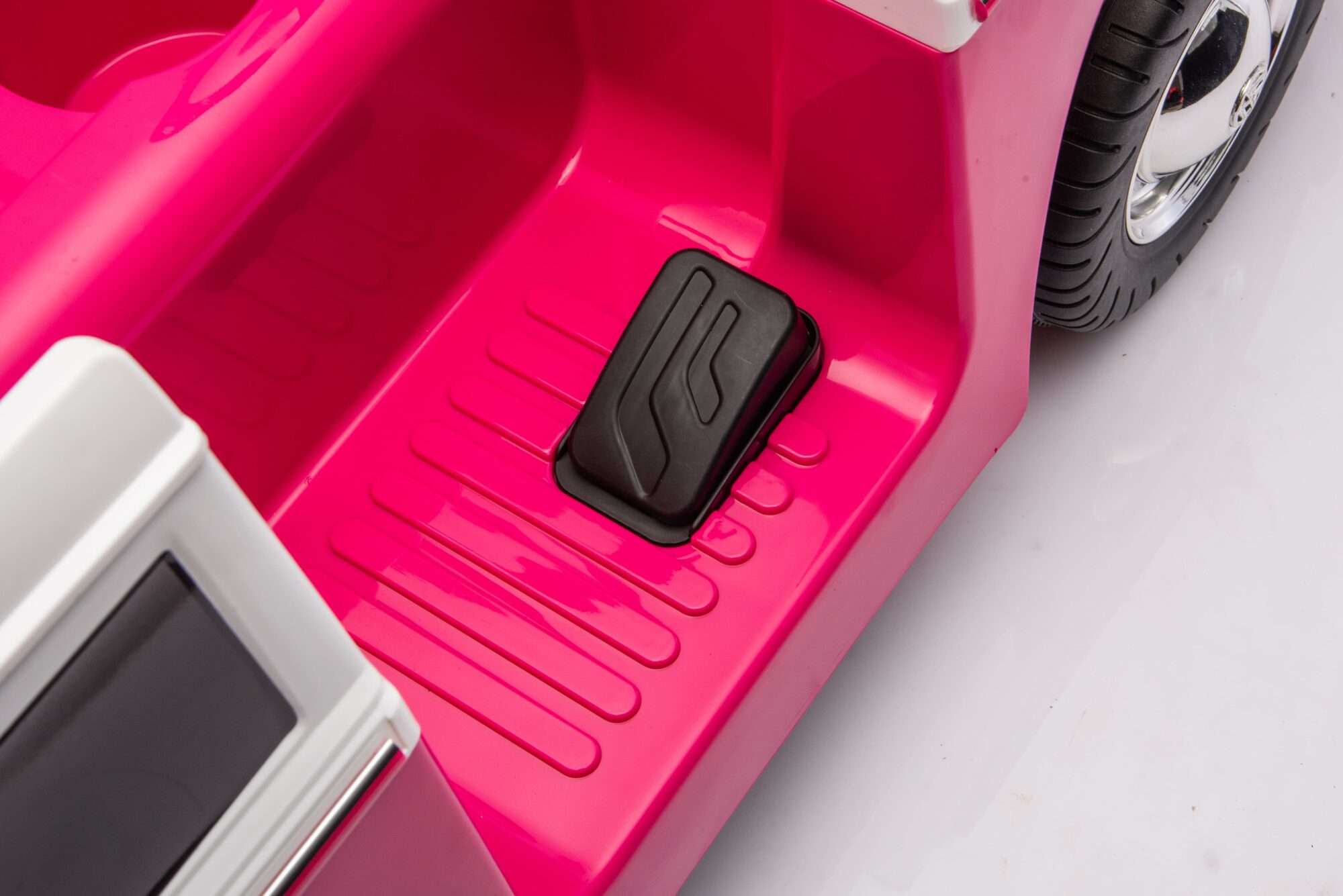 Image du produit : Auto elettrica ufficiale Volkswagen per bambini - Rosa e bianca (da 3 a 8 anni)