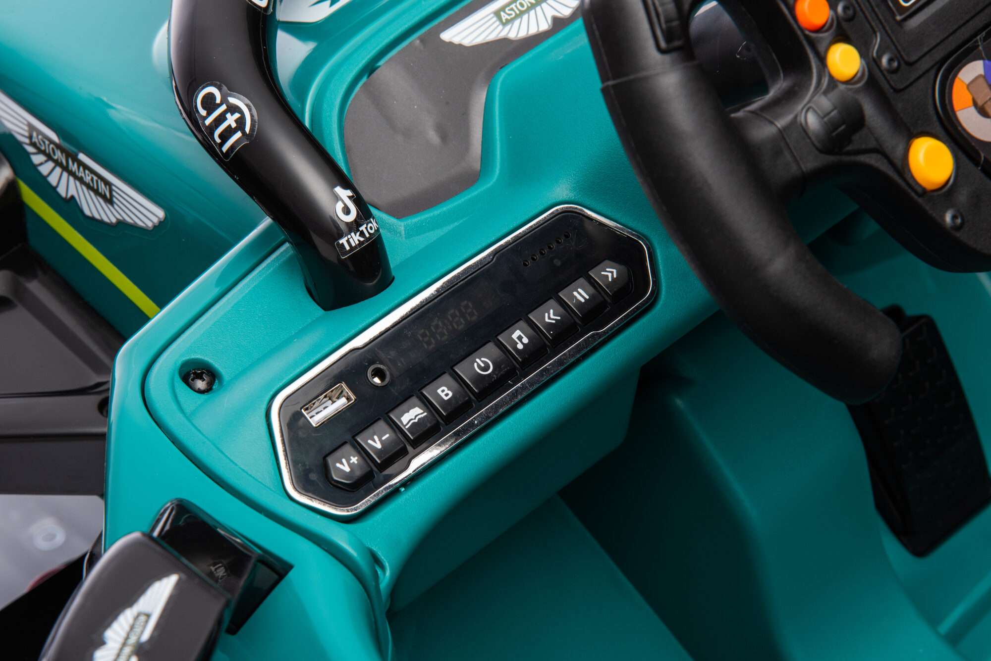 Image du produit : Licenza Aston Martin AMR23 di colore verde (3-8 anni)