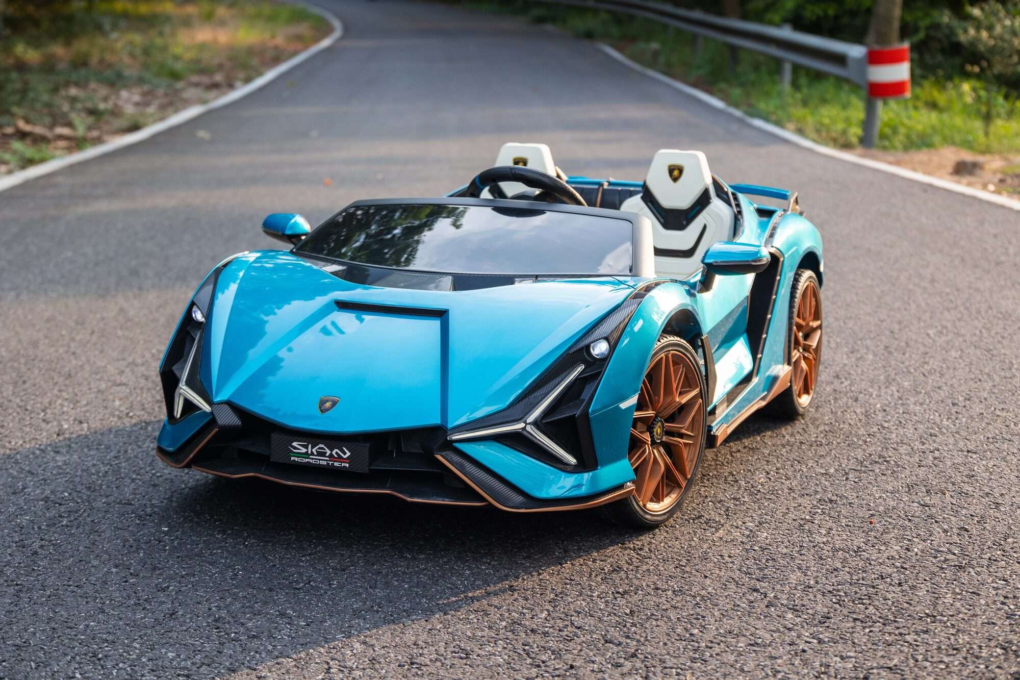 Image du produit : Lamborghini Sian con licenza in colore blu (3-8 anni)